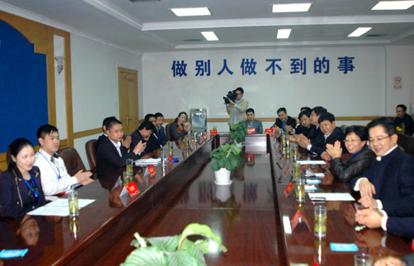 溧陽(yáng)市青商會(huì)會(huì)員來(lái)江蘇上上電纜集團(tuán)參觀、座談