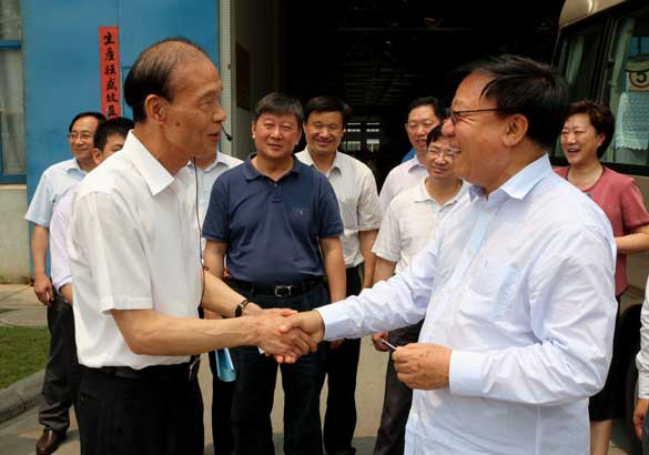 中央黨的群眾路線教育實踐活動第三巡回督導(dǎo)組來上上集團(tuán)調(diào)研