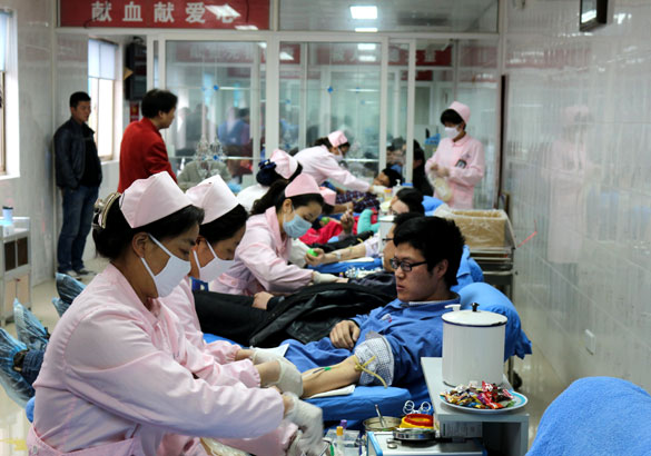 上上集團(tuán)組織員工無償獻(xiàn)血“為雅安祈?！?>
                                                                    <img class=