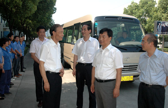 溧陽(yáng)市委書(shū)記盛建良等領(lǐng)導(dǎo)慰問(wèn)上上一線員工