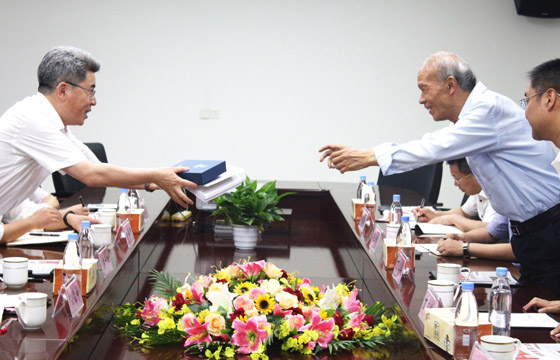 常州市委常委、常務副市長梁一波一行來上上電纜調研